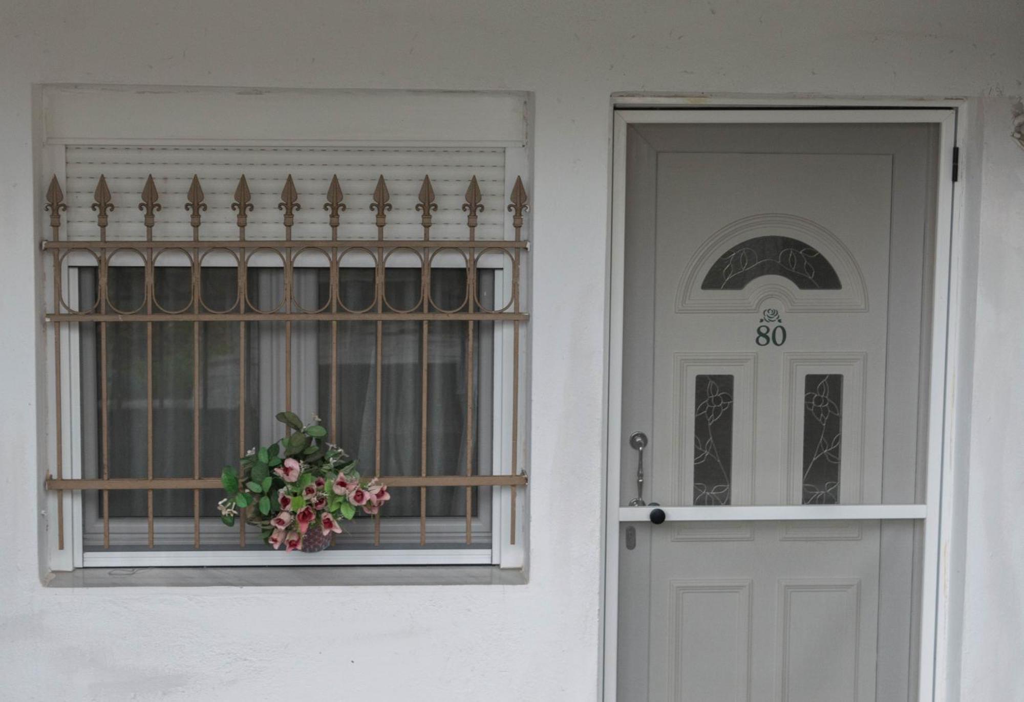 Roses Apartments ネア・ミカニオーナ エクステリア 写真